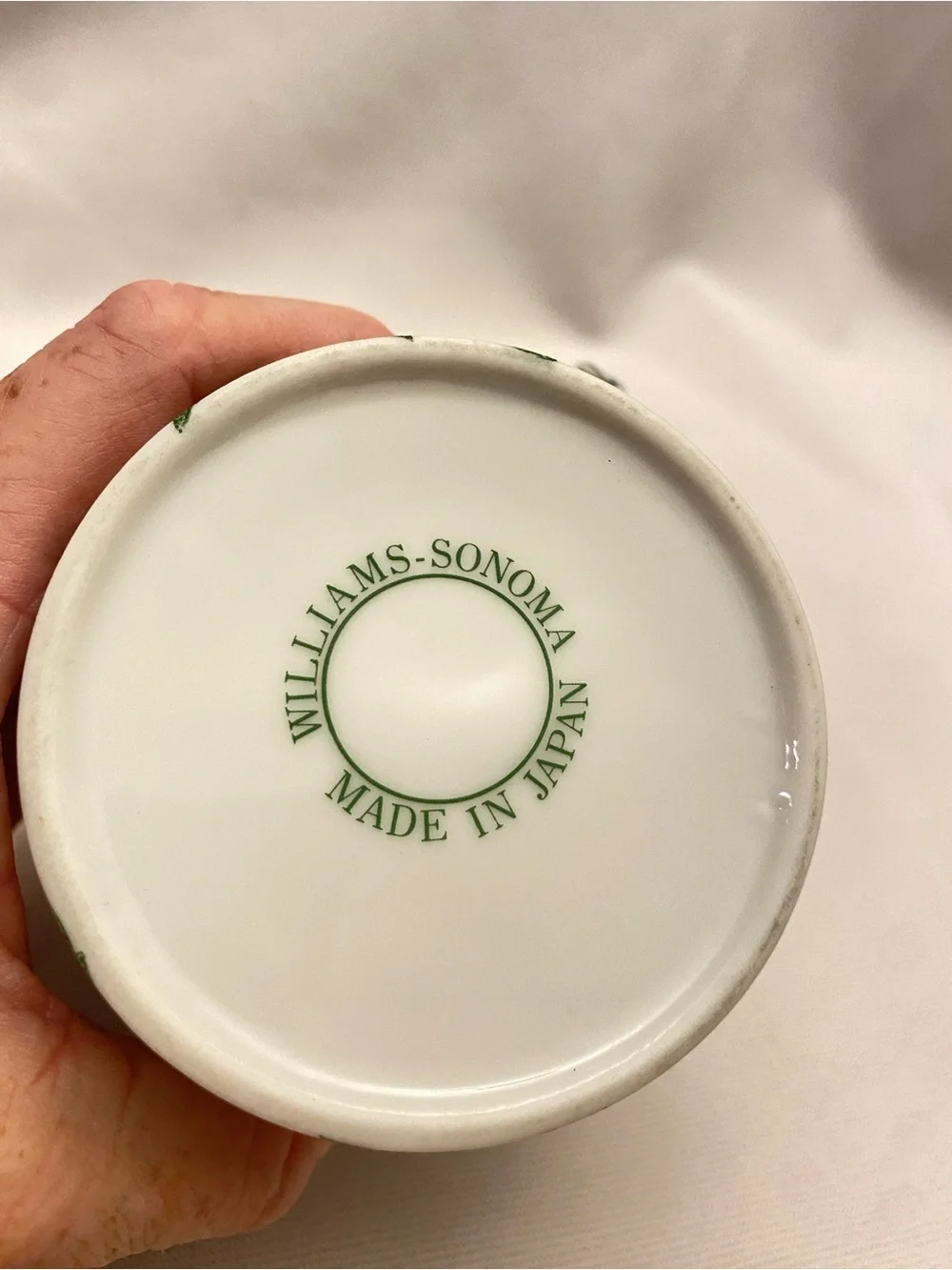 Vintage Williams Sonoma White Ceramic Mug Christmas Green vine Red Floral Japan
